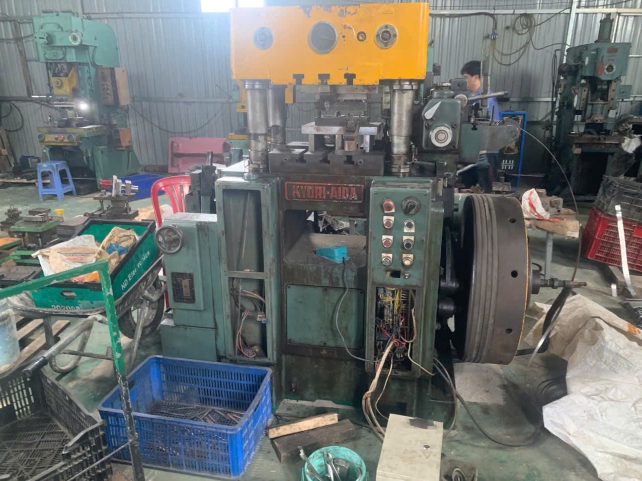 Hydraulic press machine